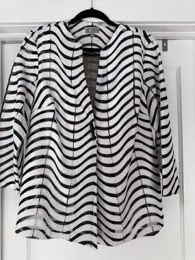 JM Collection Black and White Wave-Stripe Open Front Jacket